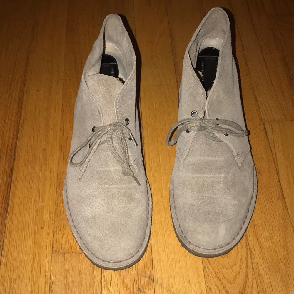 Barely Used without box Men’s Clarks Desert boots in sand/tan/beige suede.